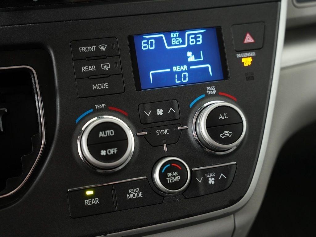 Toyota Sienna LE FWD 8-Passenger (Natl) 2020