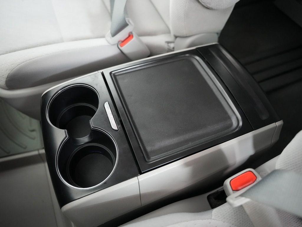 Toyota Sienna LE FWD 8-Passenger (Natl) 2020