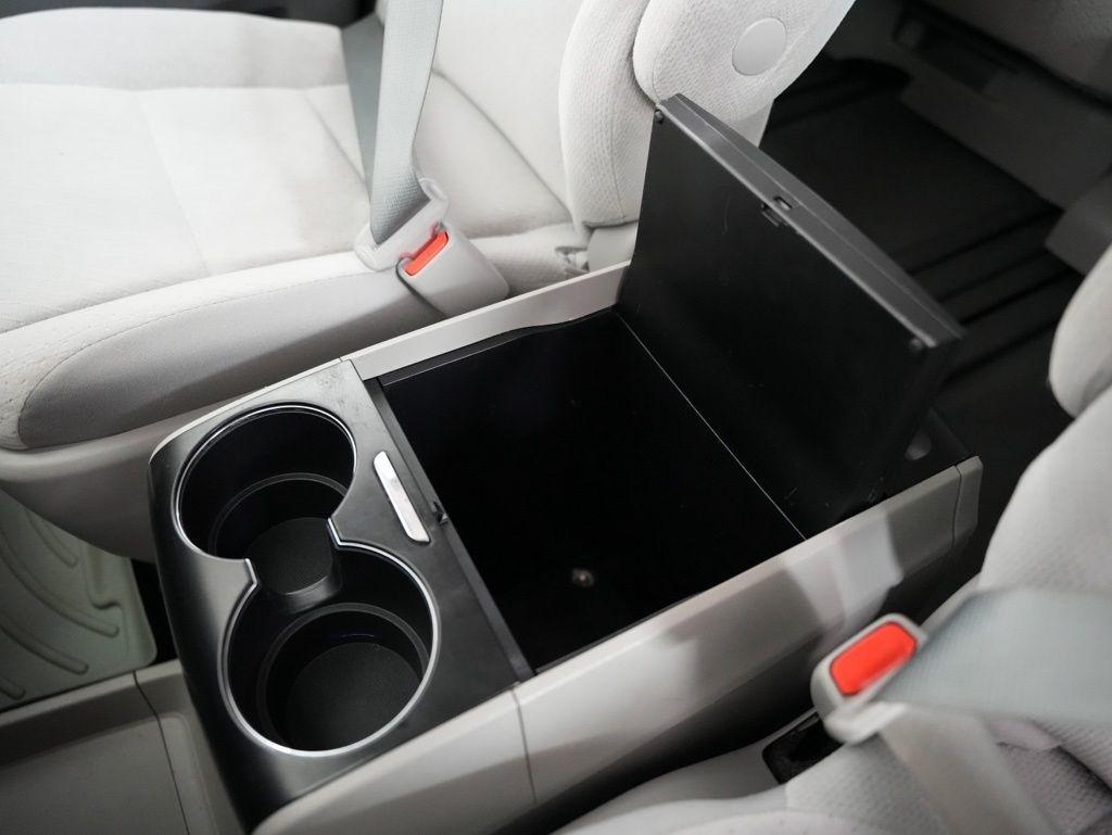 Toyota Sienna LE FWD 8-Passenger (Natl) 2020