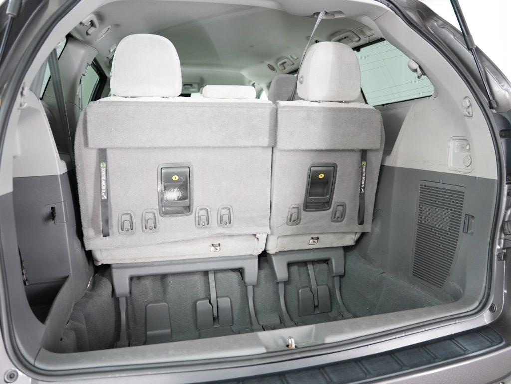 Toyota Sienna LE FWD 8-Passenger (Natl) 2020