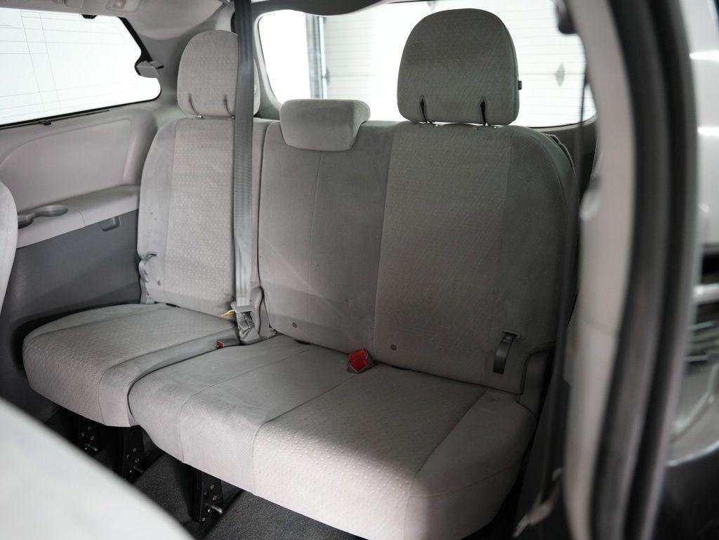 Toyota Sienna LE FWD 8-Passenger (Natl) 2020