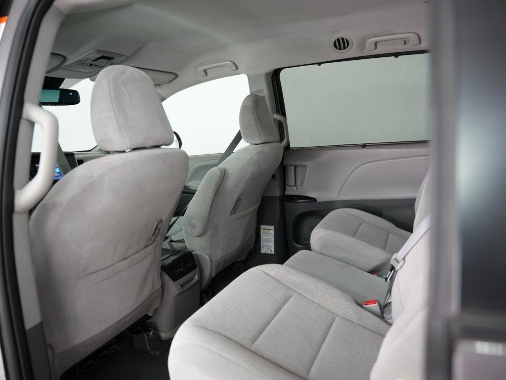 Toyota Sienna LE FWD 8-Passenger (Natl) 2020
