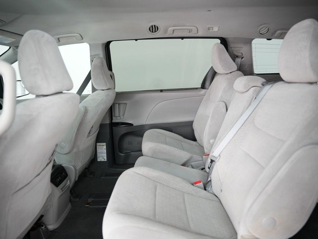 Toyota Sienna LE FWD 8-Passenger (Natl) 2020