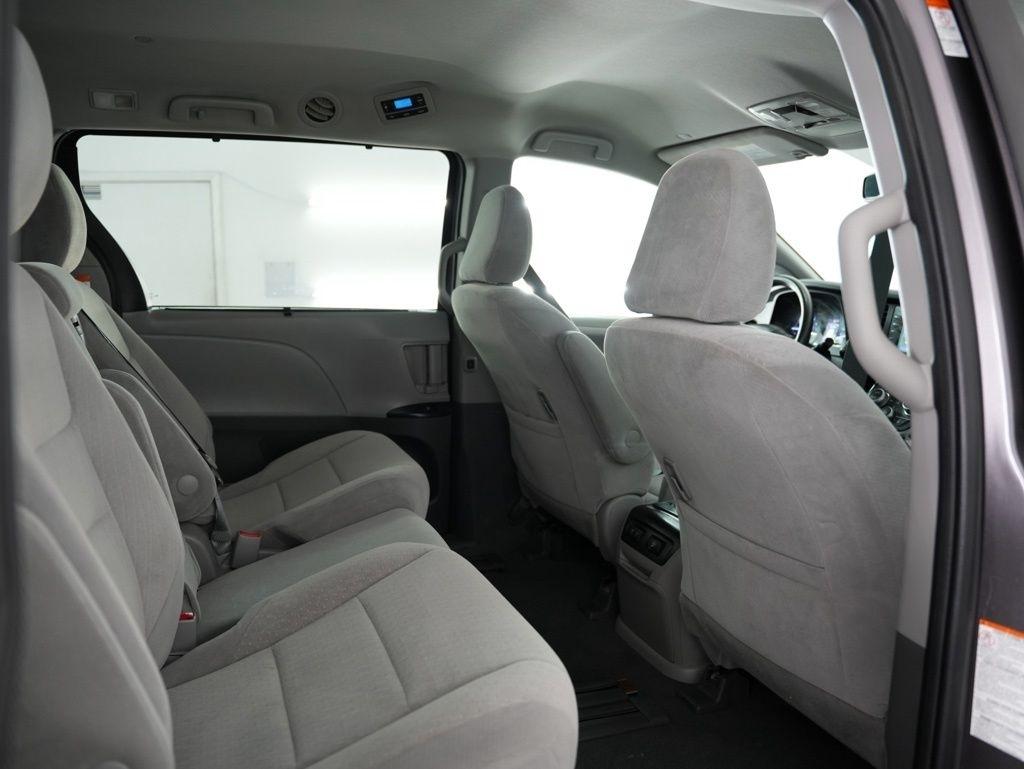 Toyota Sienna LE FWD 8-Passenger (Natl) 2020