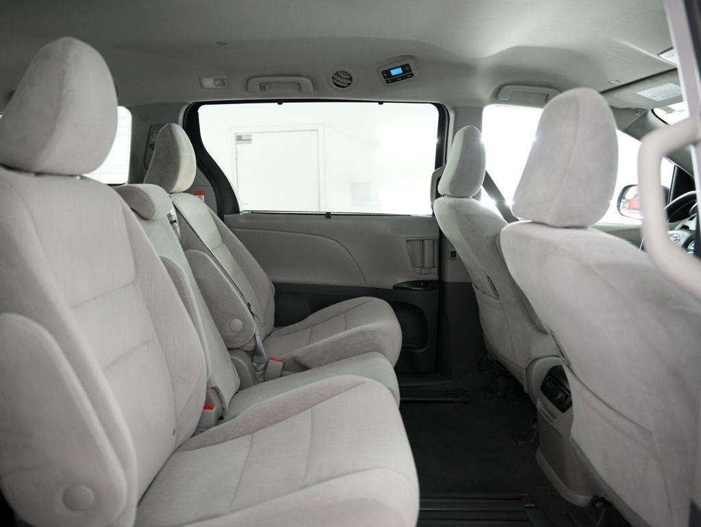 Toyota Sienna LE FWD 8-Passenger (Natl) 2020