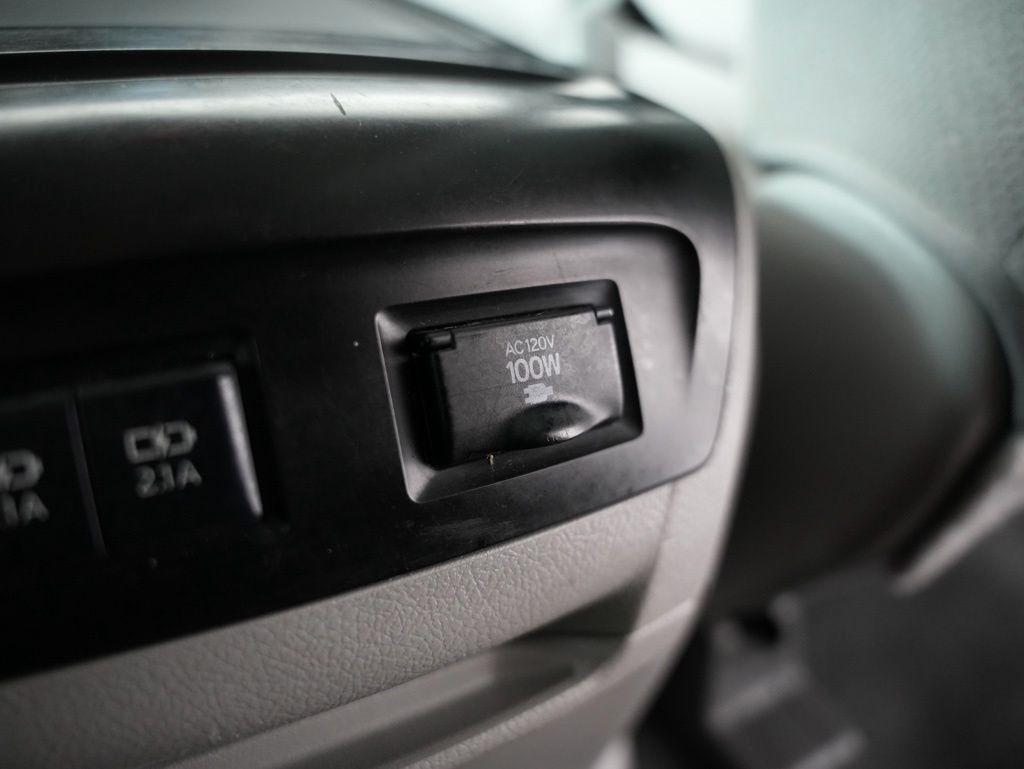 Toyota Sienna LE FWD 8-Passenger (Natl) 2020