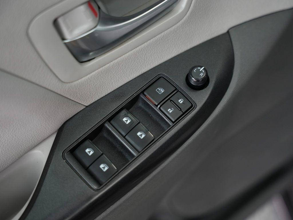 Toyota Sienna LE FWD 8-Passenger (Natl) 2020