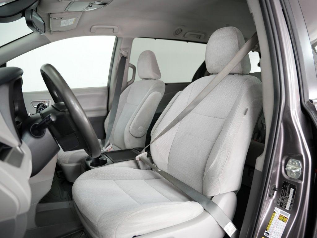 Toyota Sienna LE FWD 8-Passenger (Natl) 2020
