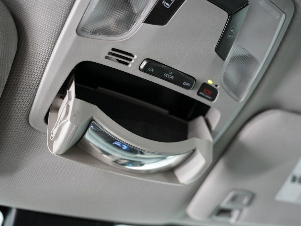 Toyota Sienna LE FWD 8-Passenger (Natl) 2020