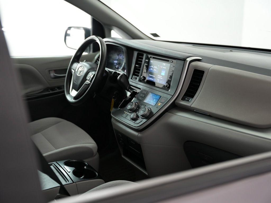 Toyota Sienna LE FWD 8-Passenger (Natl) 2020