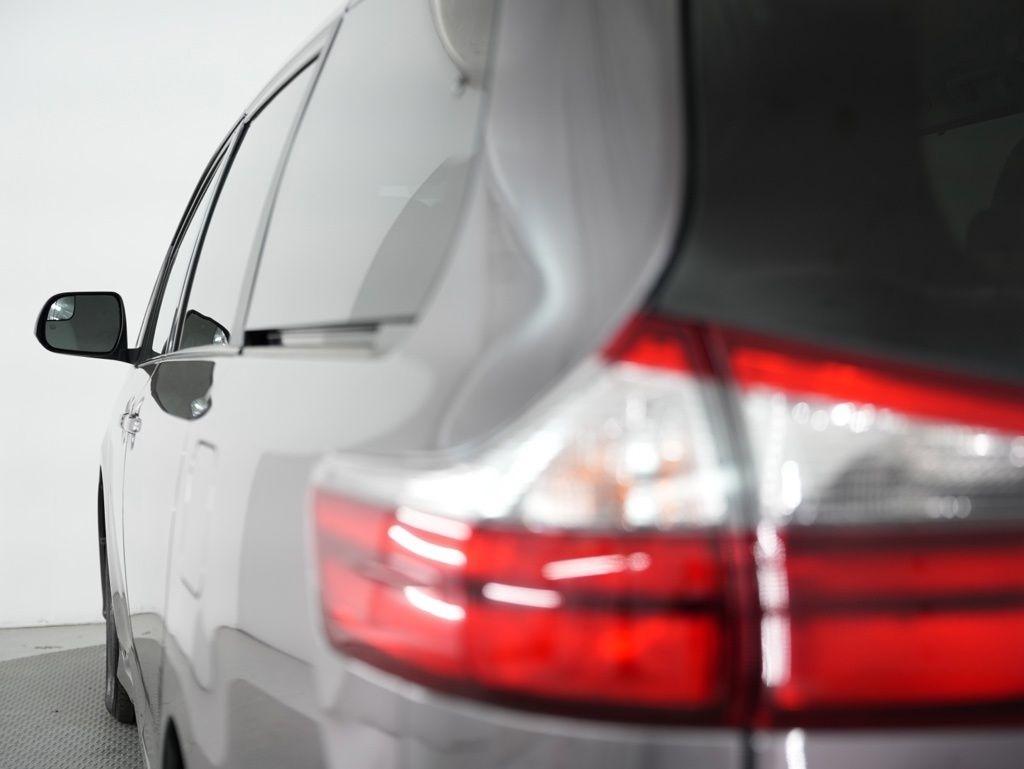 Toyota Sienna LE FWD 8-Passenger (Natl) 2020