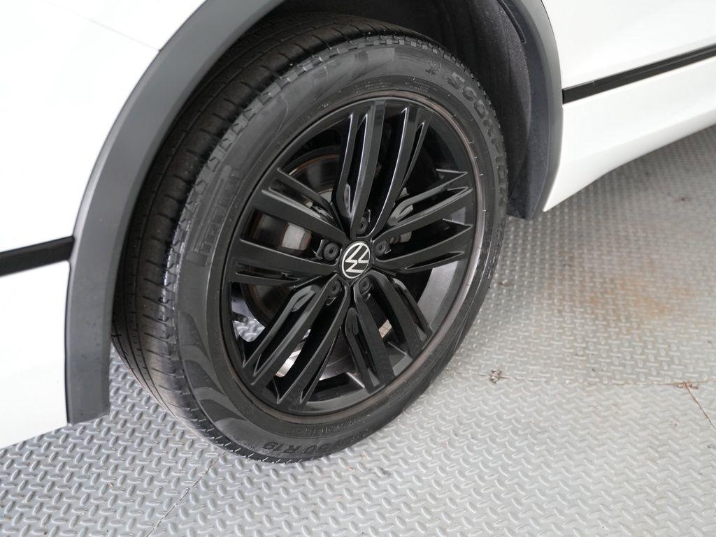 Volkswagen Tiguan 2.0T SE R-Line Black FWD 2022