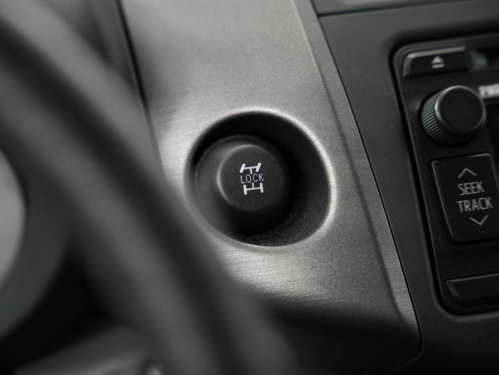 Toyota RAV4 4WD 4dr I4 (Natl) 2012