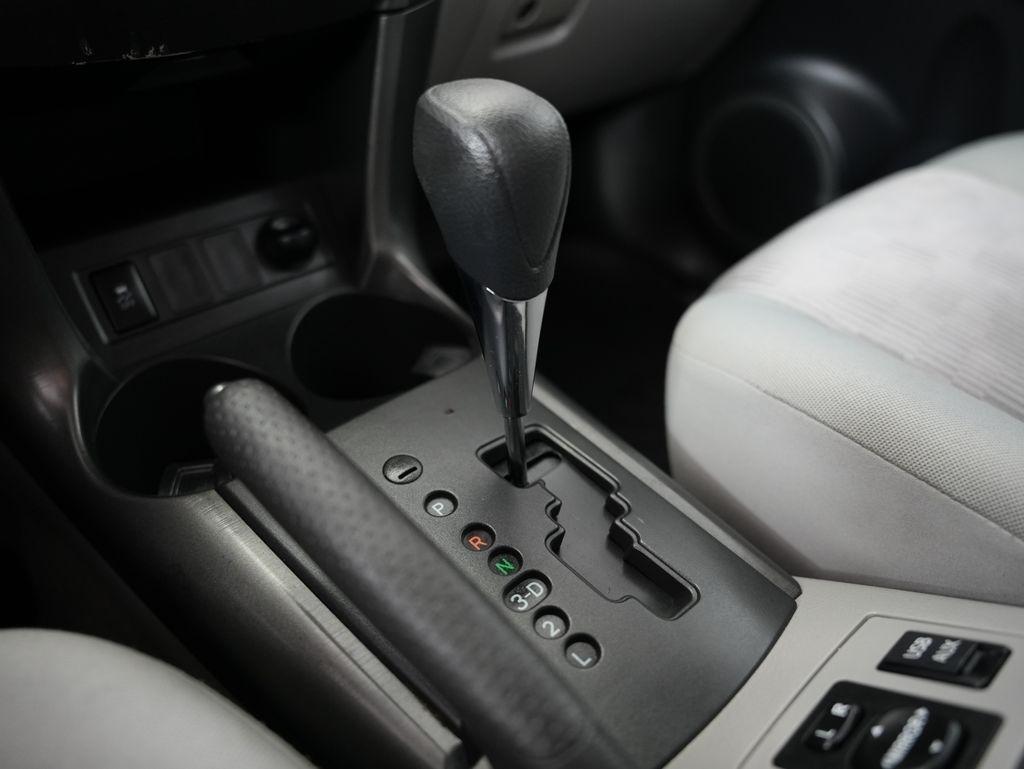 Toyota RAV4 4WD 4dr I4 (Natl) 2012
