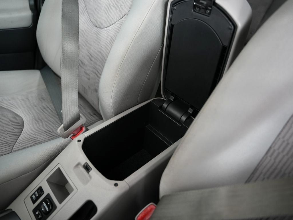 Toyota RAV4 4WD 4dr I4 (Natl) 2012