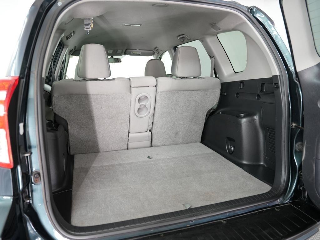 Toyota RAV4 4WD 4dr I4 (Natl) 2012