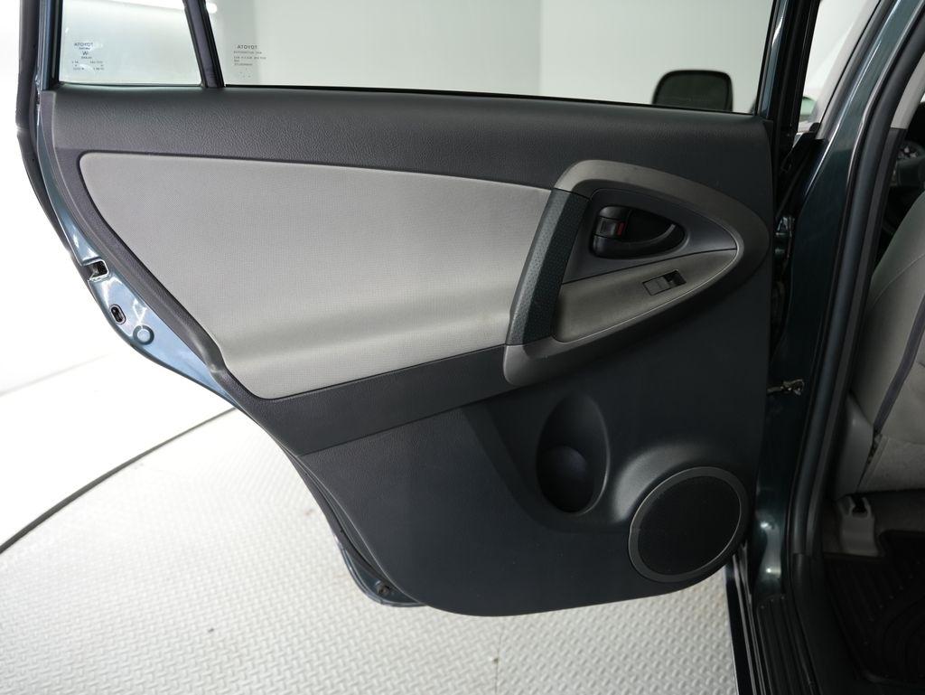 Toyota RAV4 4WD 4dr I4 (Natl) 2012