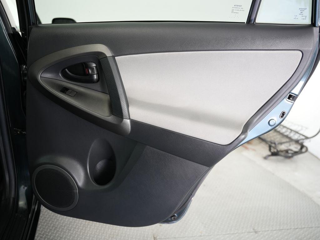 Toyota RAV4 4WD 4dr I4 (Natl) 2012