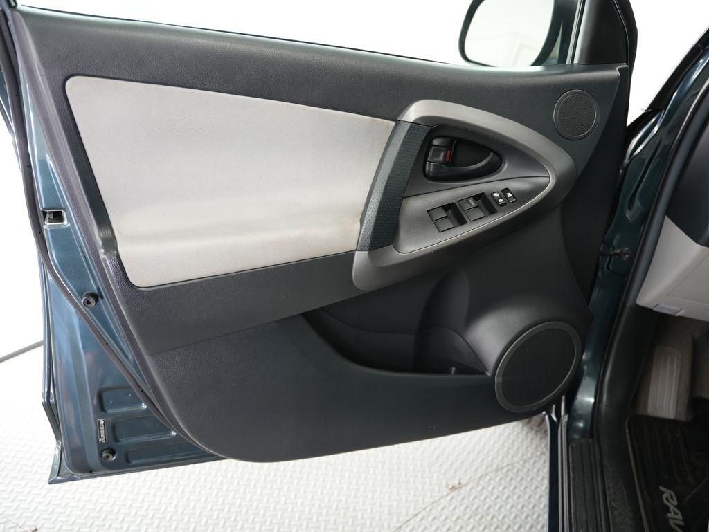Toyota RAV4 4WD 4dr I4 (Natl) 2012