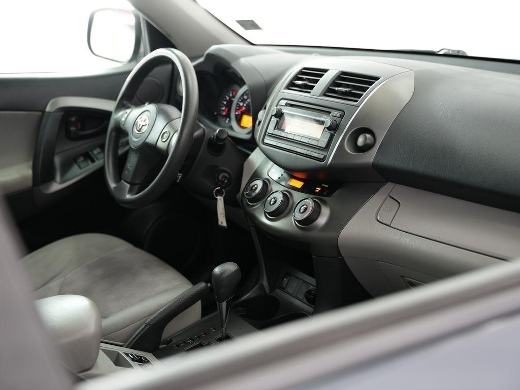 Toyota RAV4 4WD 4dr I4 (Natl) 2012