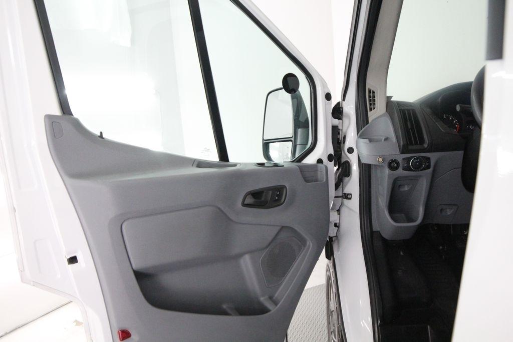 Ford Transit Van T-250 130" Med Rf 9000 GVWR Sliding RH Dr 2019