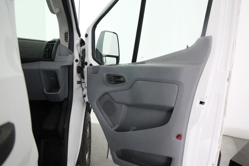 Ford Transit Van T-250 130" Med Rf 9000 GVWR Sliding RH Dr 2019