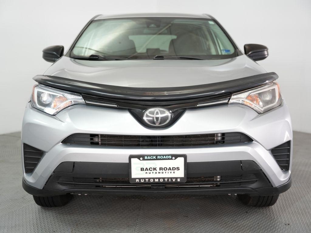 Toyota RAV4 LE FWD (Natl) 2018