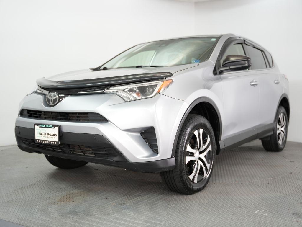 Toyota RAV4 LE FWD (Natl) 2018