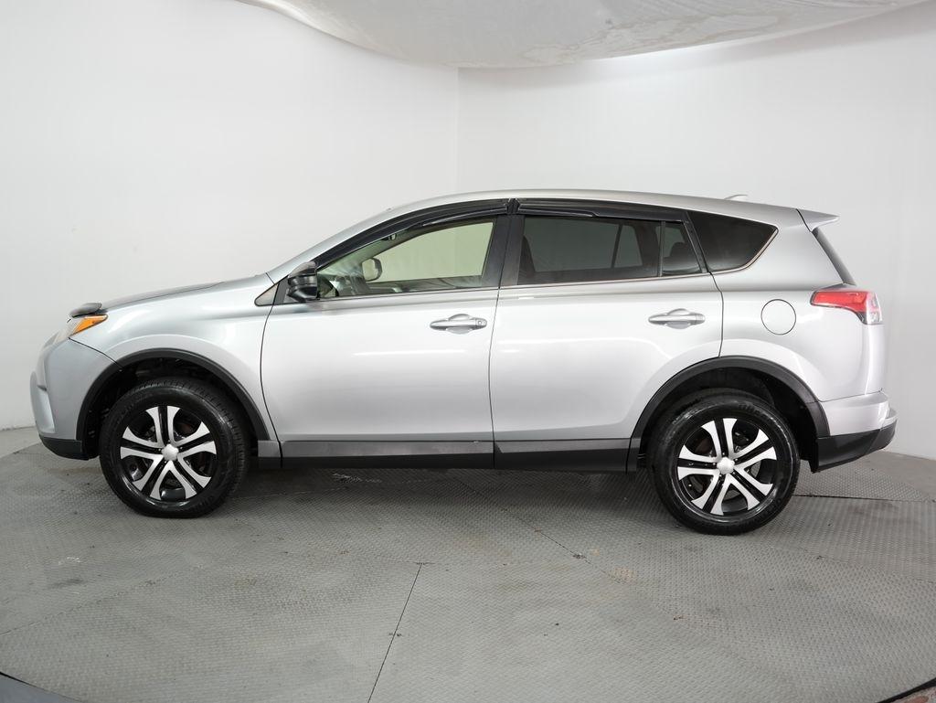 Toyota RAV4 LE FWD (Natl) 2018