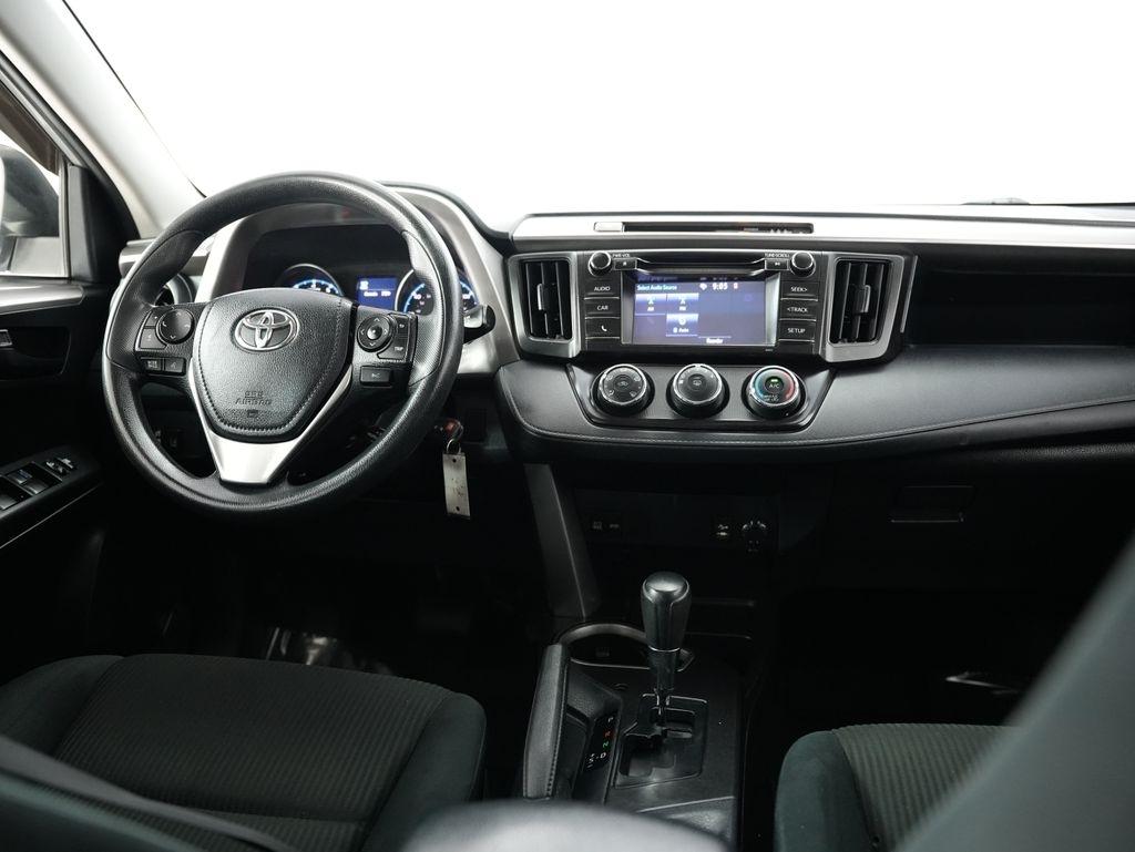 Toyota RAV4 LE FWD (Natl) 2018