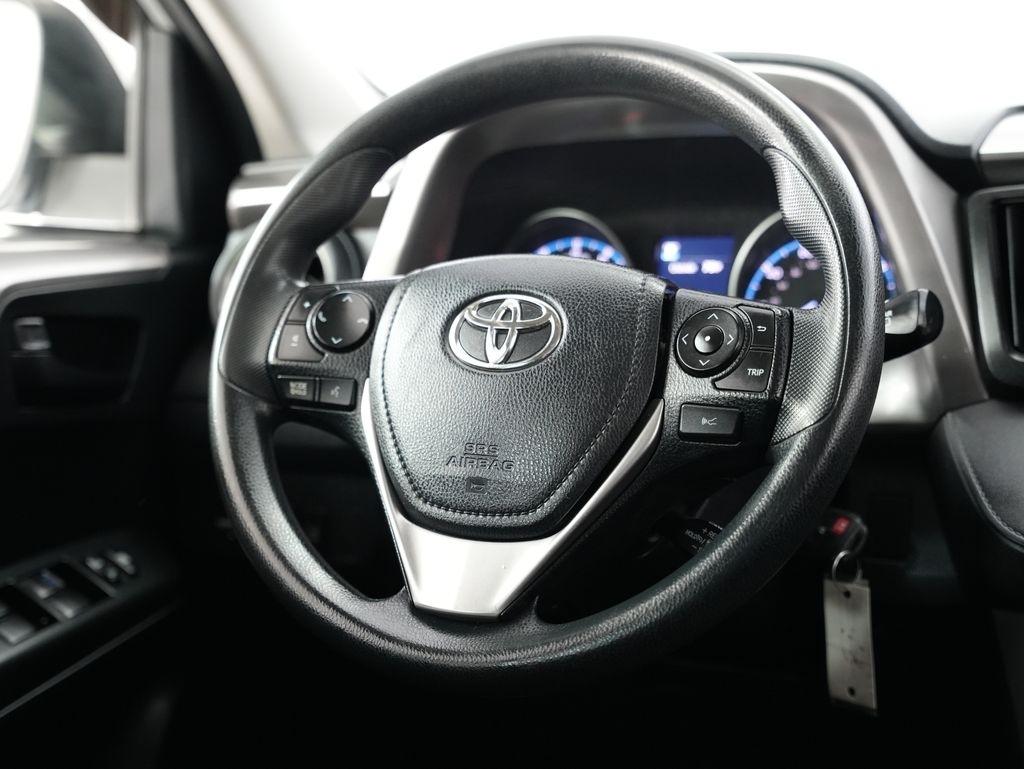 Toyota RAV4 LE FWD (Natl) 2018