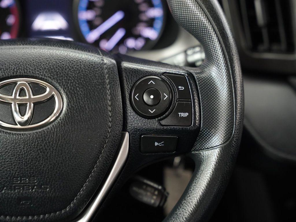 Toyota RAV4 LE FWD (Natl) 2018