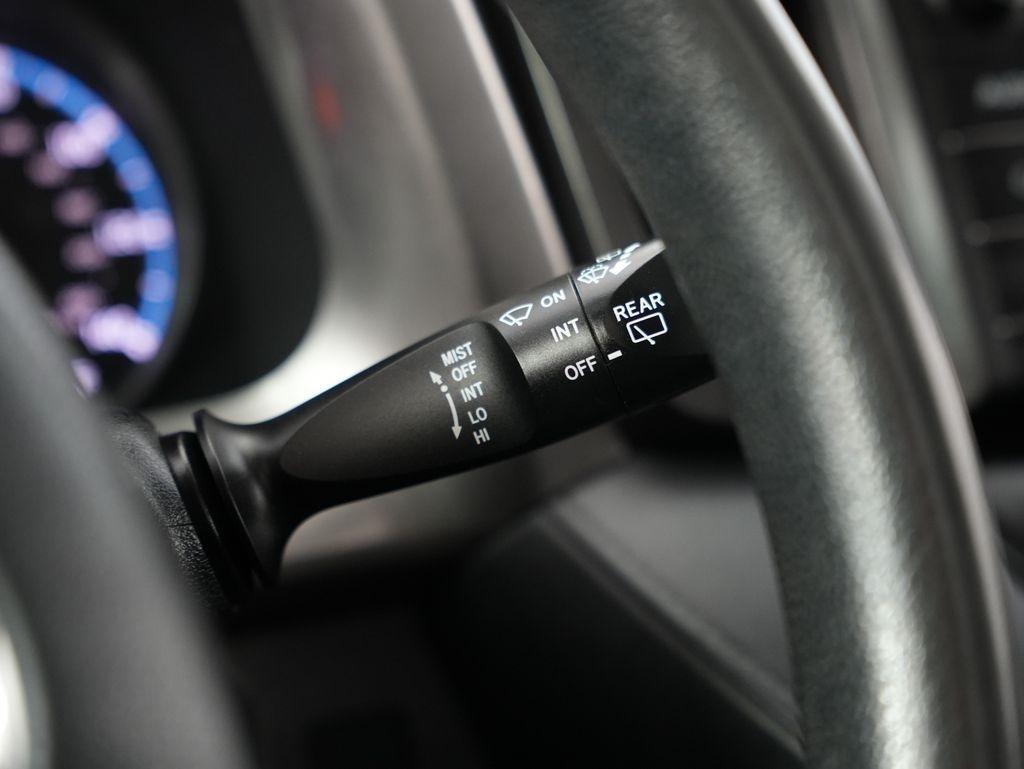 Toyota RAV4 LE FWD (Natl) 2018