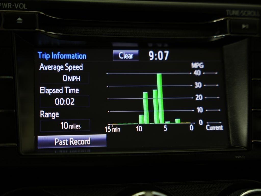 Toyota RAV4 LE FWD (Natl) 2018