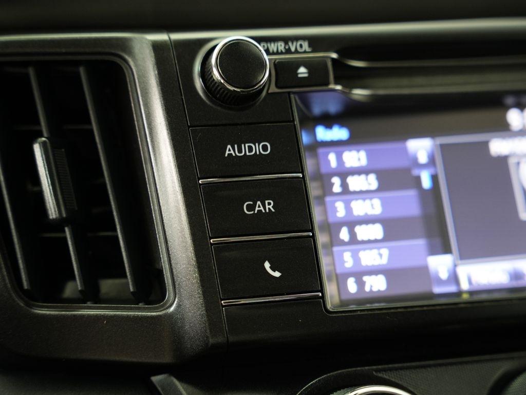 Toyota RAV4 LE FWD (Natl) 2018