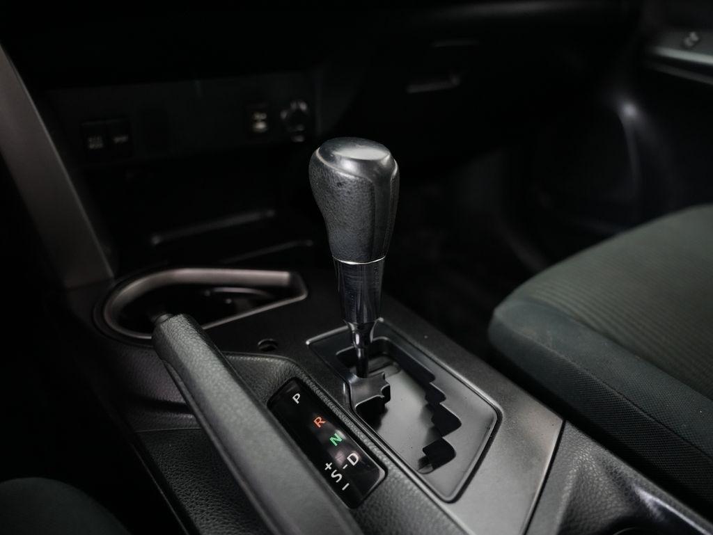 Toyota RAV4 LE FWD (Natl) 2018