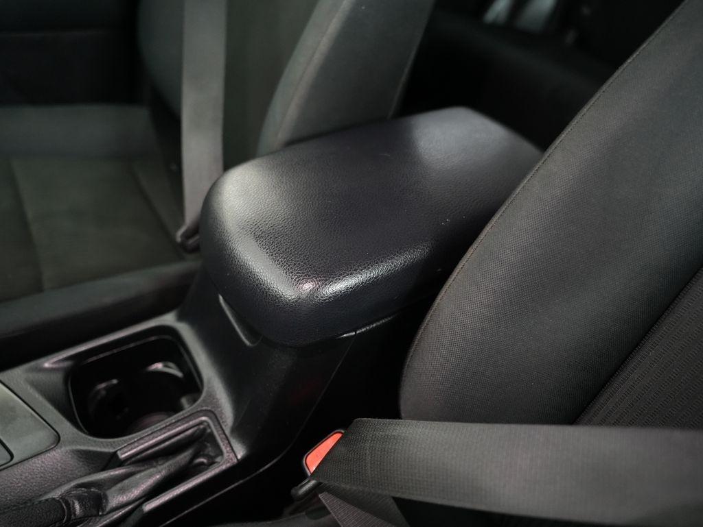 Toyota RAV4 LE FWD (Natl) 2018