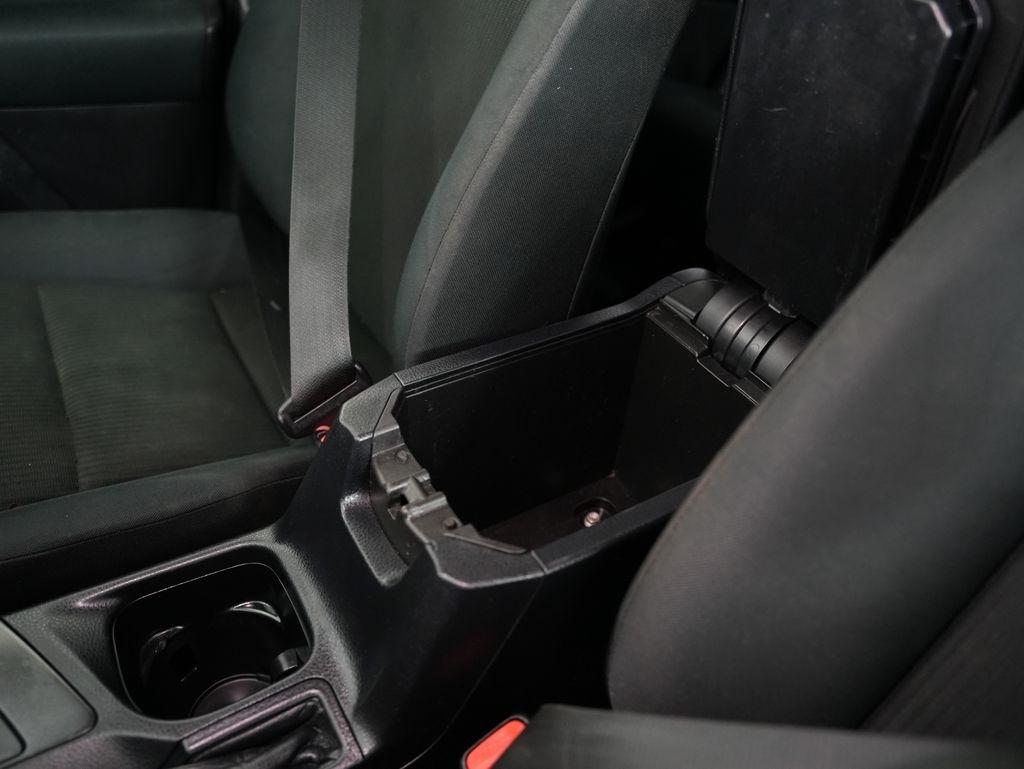 Toyota RAV4 LE FWD (Natl) 2018