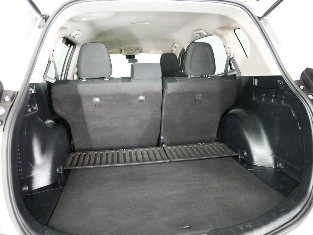 Toyota RAV4 LE FWD (Natl) 2018