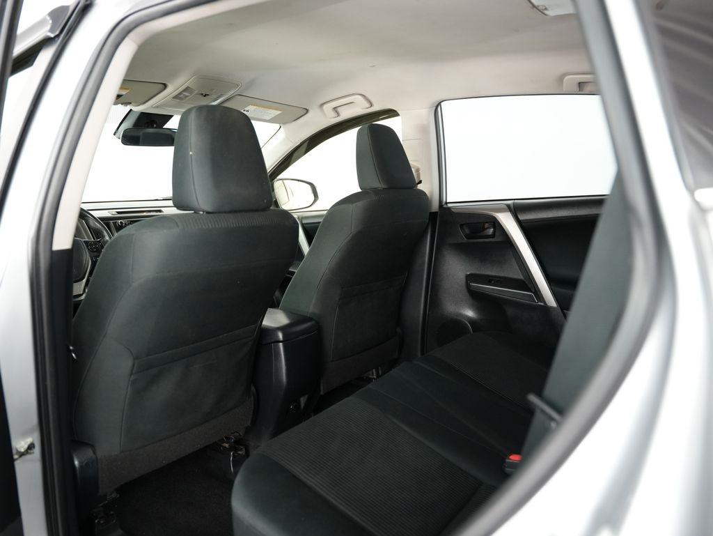 Toyota RAV4 LE FWD (Natl) 2018