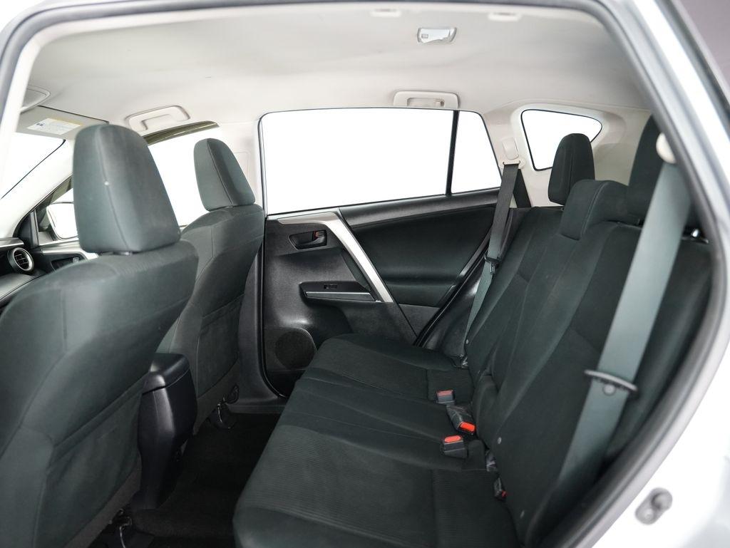Toyota RAV4 LE FWD (Natl) 2018