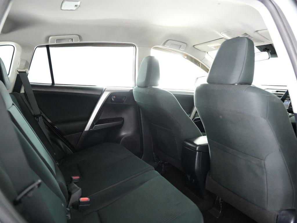 Toyota RAV4 LE FWD (Natl) 2018