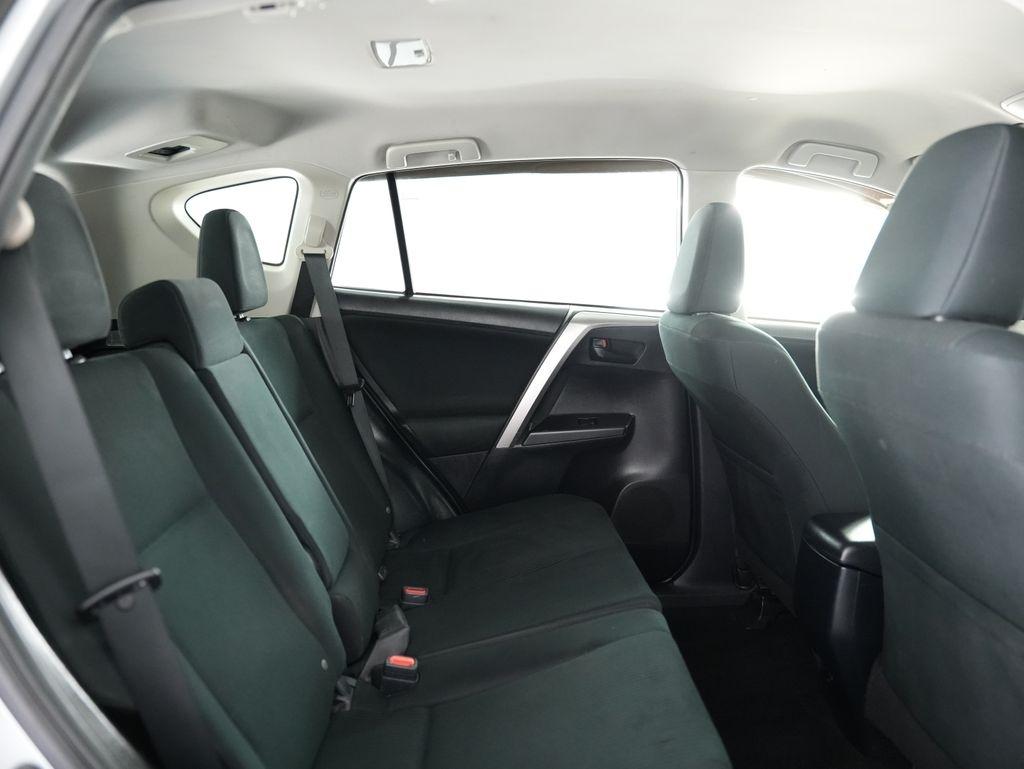 Toyota RAV4 LE FWD (Natl) 2018