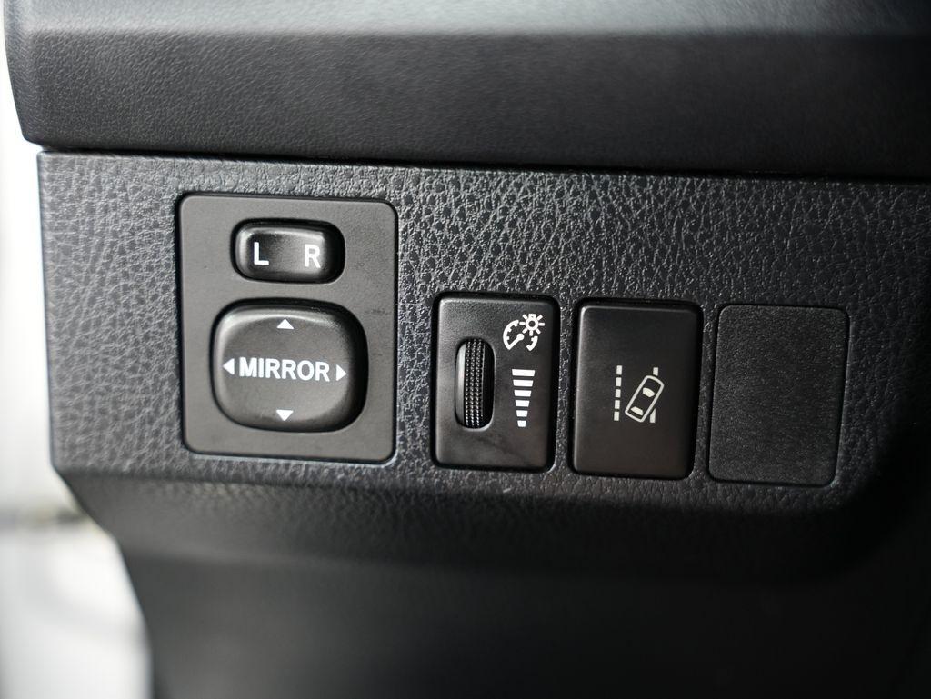 Toyota RAV4 LE FWD (Natl) 2018