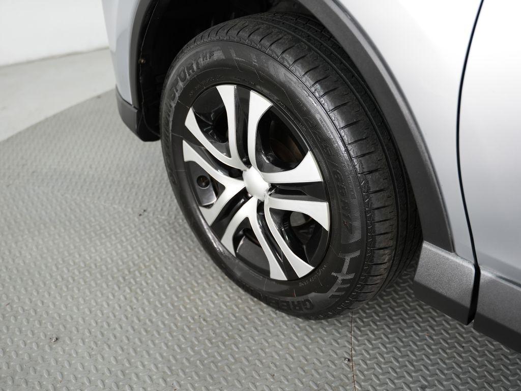Toyota RAV4 LE FWD (Natl) 2018