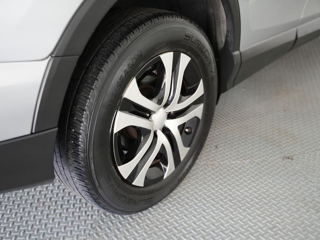 Toyota RAV4 LE FWD (Natl) 2018