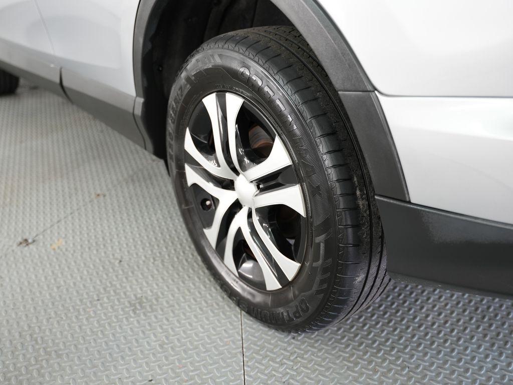Toyota RAV4 LE FWD (Natl) 2018