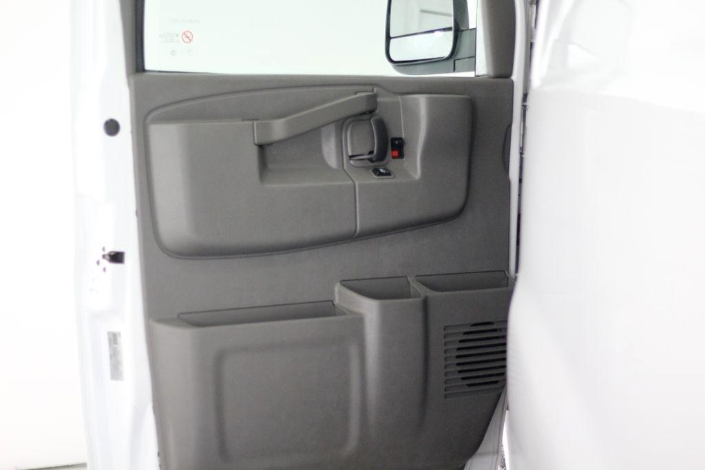 GMC Savana Cargo Van RWD 2500 135" 2019