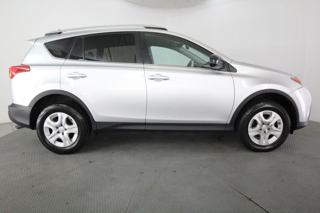 Toyota RAV4 FWD 4dr LE (Natl) 2015
