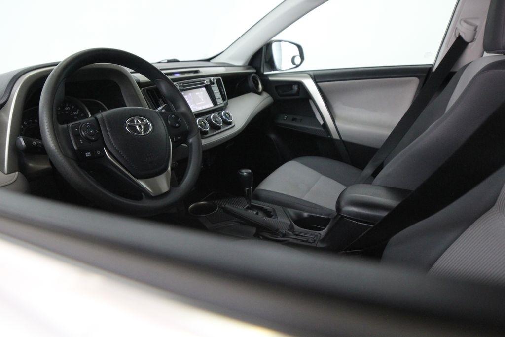 Toyota RAV4 FWD 4dr LE (Natl) 2015